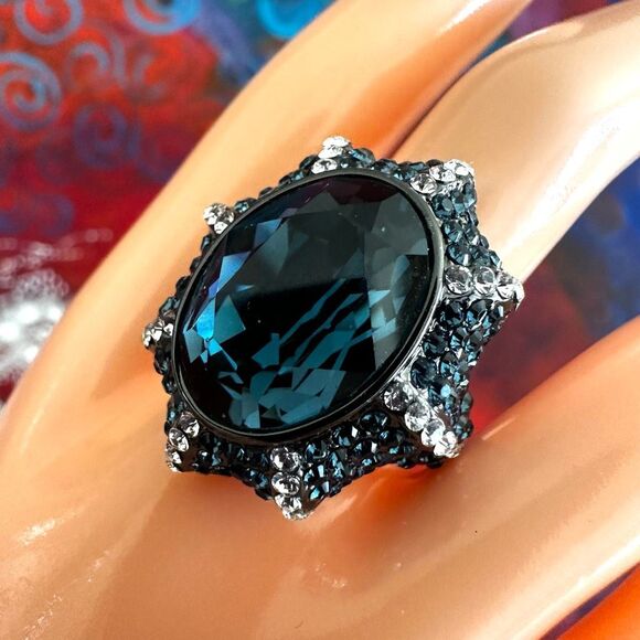 Akkad Bold Blue Crystal Statement Ring - Picture 5 of 11